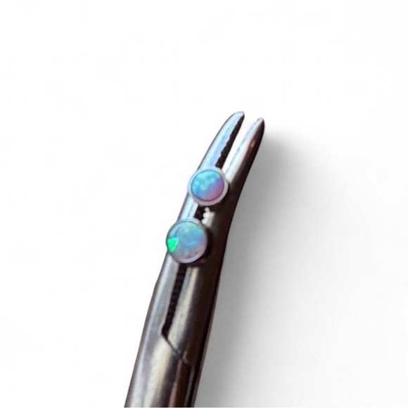 Bundle of Titanium 16g Threaded Ends - Picture 5 of 8